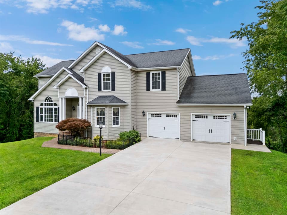 2285 Lubna Drive, photo 5 of 40