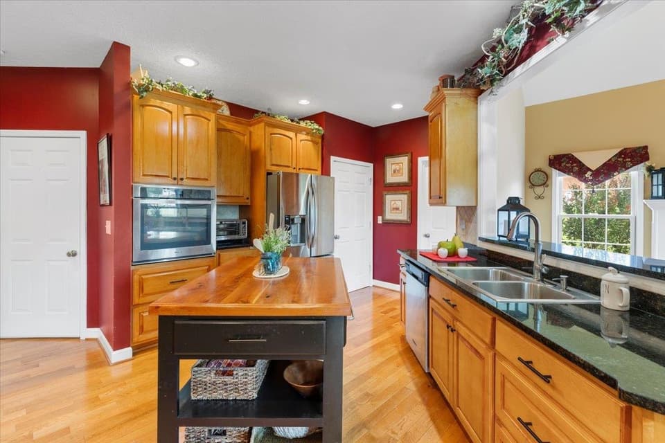 2280 Lake Vista Drive, photo 7 of 40