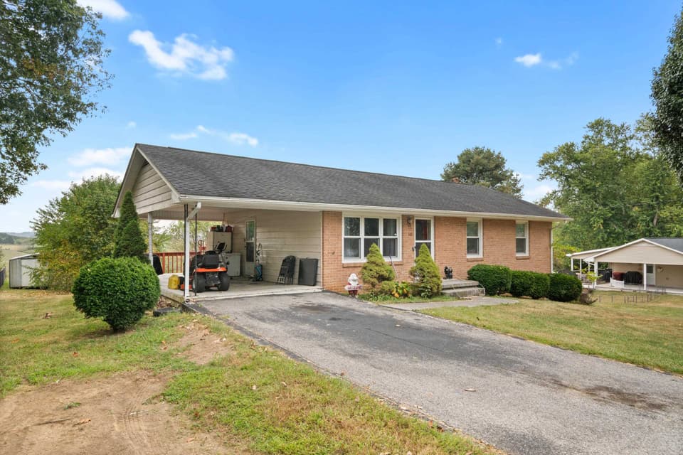 326 Rolling Hills Drive, photo 29 of 40