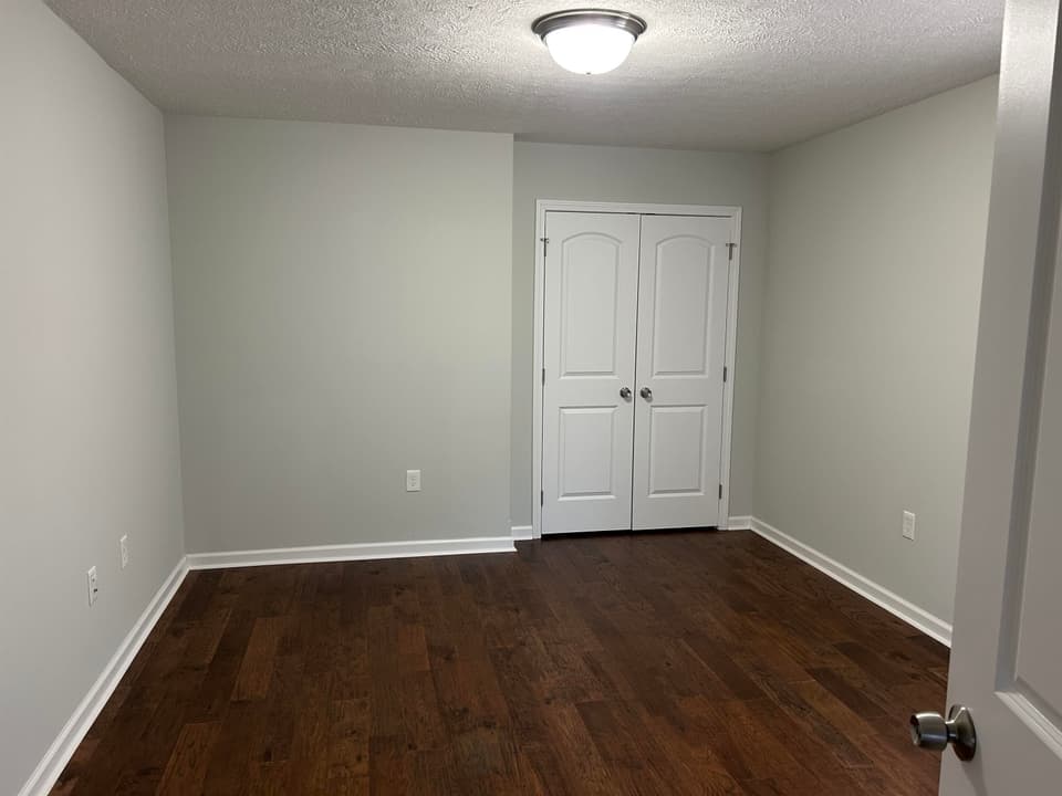 2225 Giles Drive, photo 16 of 23