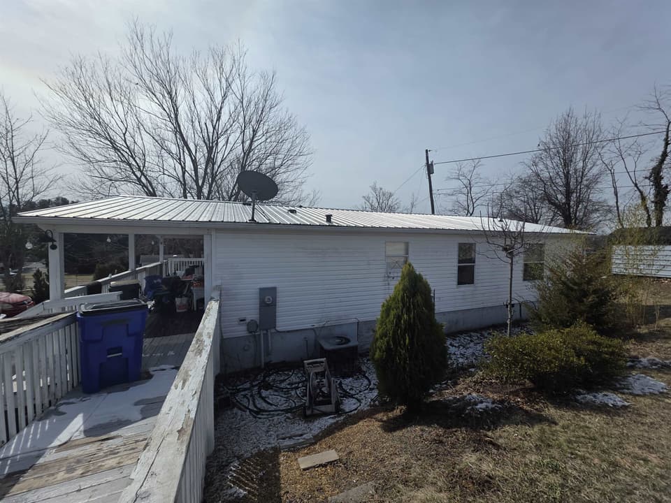 175 Jones Street SE, photo 2 of 7