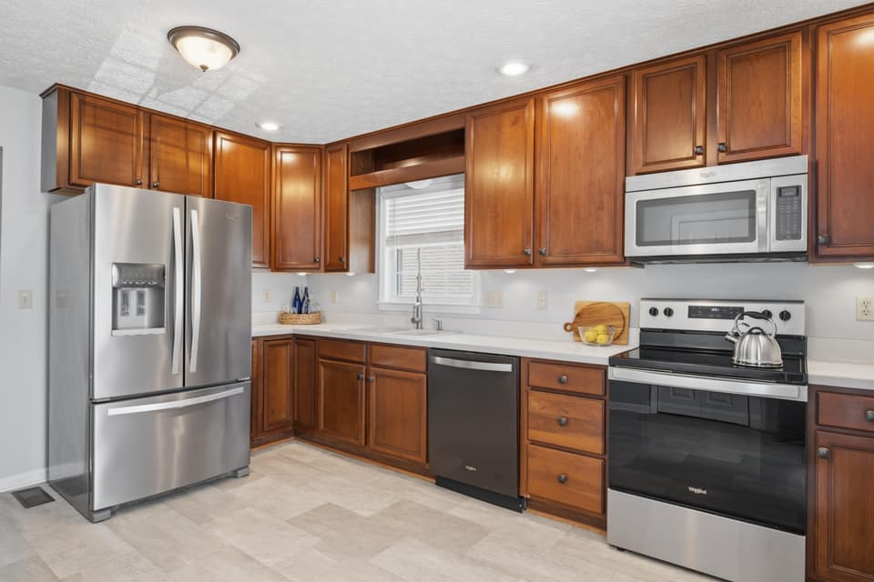 1662 York Drive, photo 6 of 40