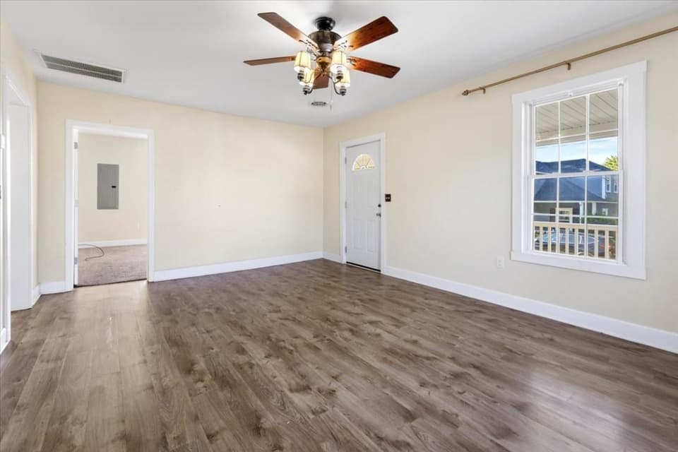 930 Forest Street, photo 9 of 36