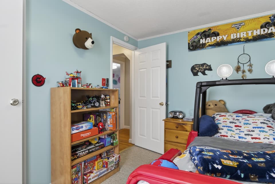 670 Lawn Drive, photo 22 of 40
