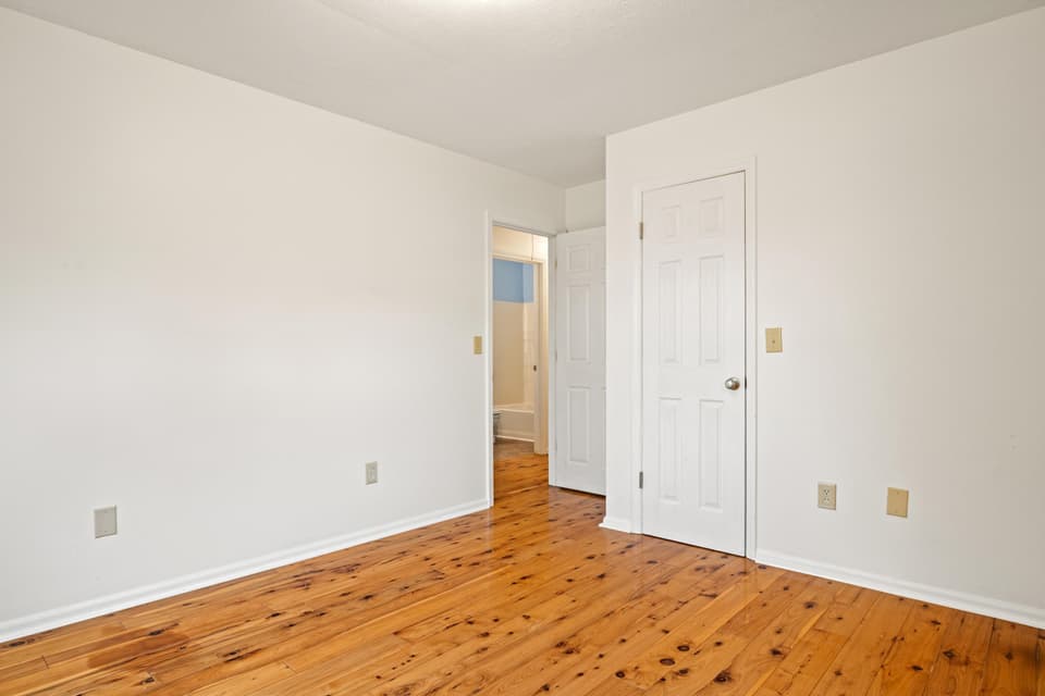 405 Overland Drive, photo 19 of 40