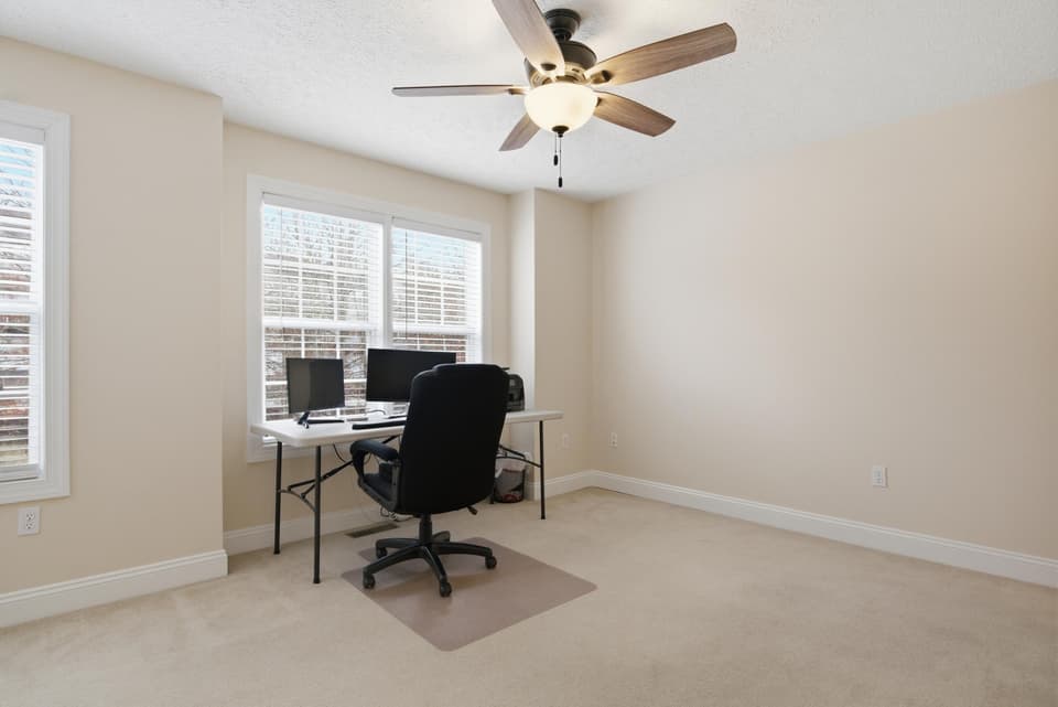565 Oaktree Boulevard, photo 24 of 31