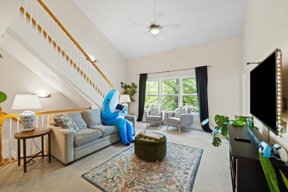 410 Oak Tree Boulevard, photo 3 of 29