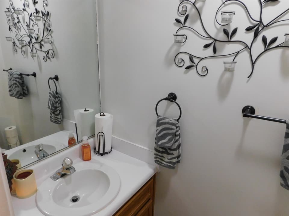 565 School Lane, photo 7 of 16