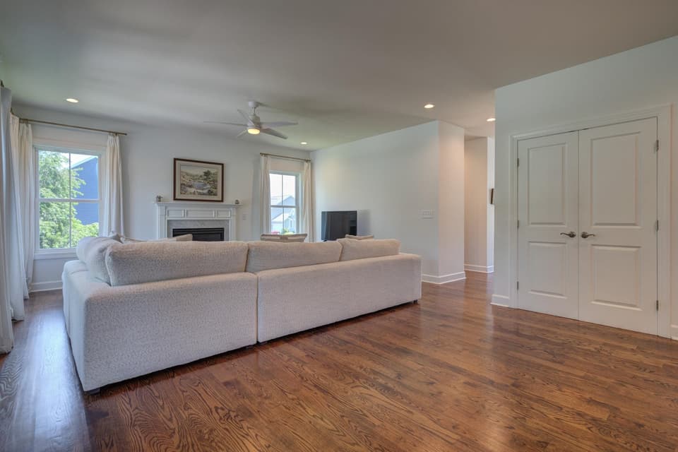 850 Jefferson Circle, photo 18 of 40