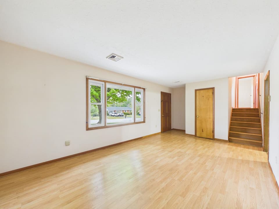 405 Maple Drive SE, photo 3 of 37