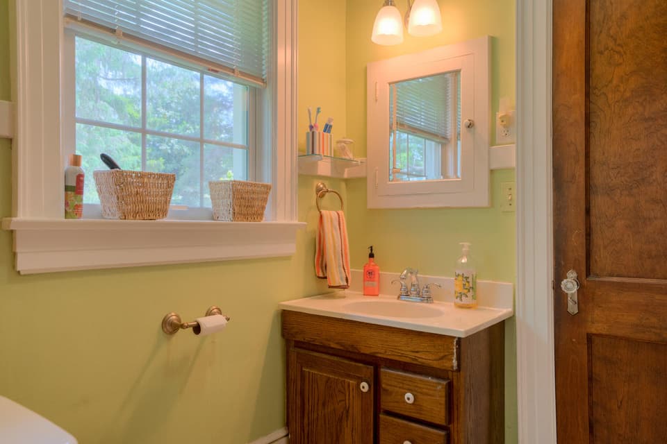 110 E Main Street, photo 35 of 37