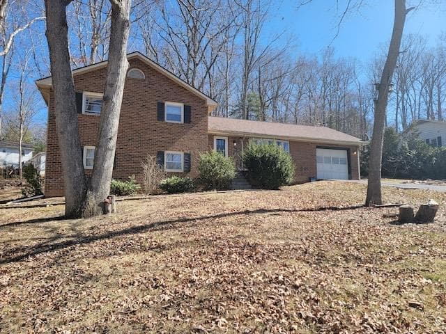 300 Arrowhead Trail, photo 3 of 22