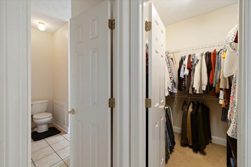 410 Oak Tree Boulevard, photo 10 of 29