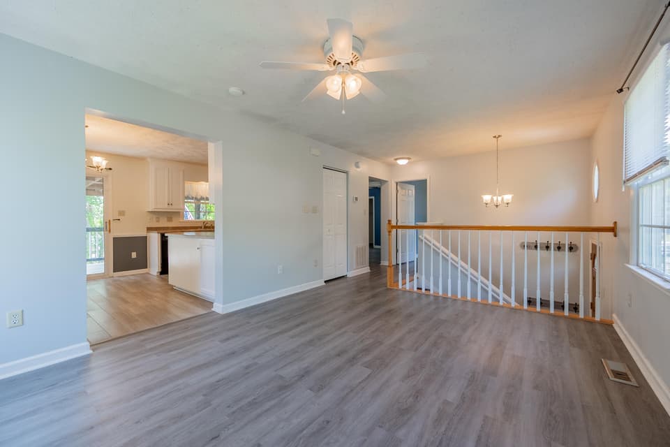 640 Warren Court, photo 11 of 40