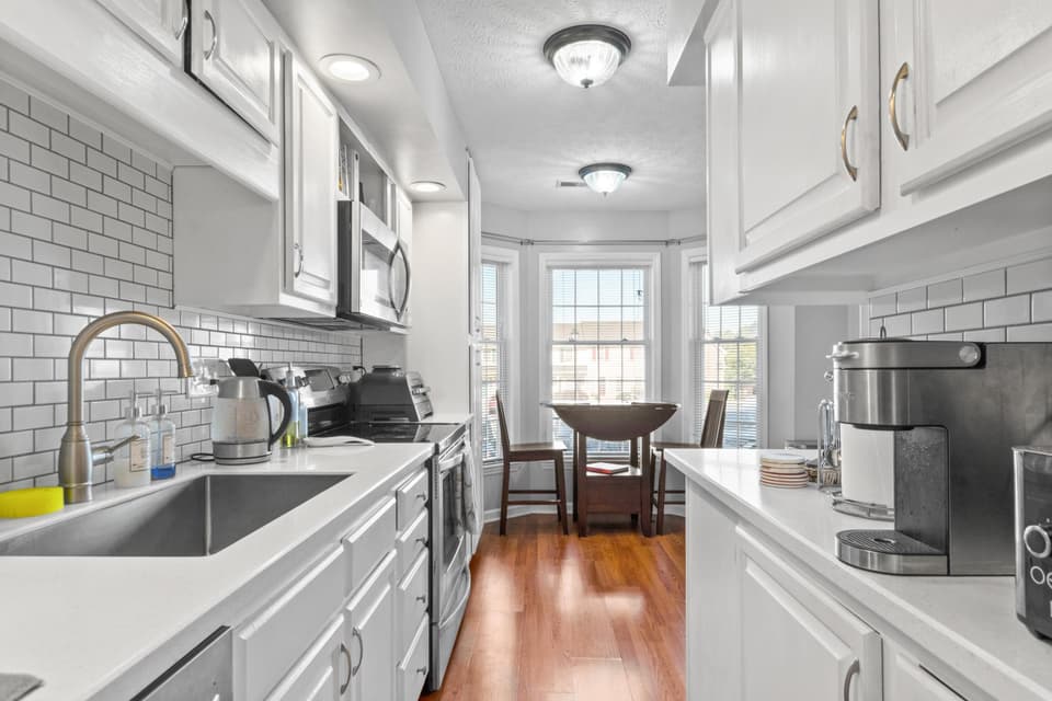 1637 York Drive, photo 9 of 24