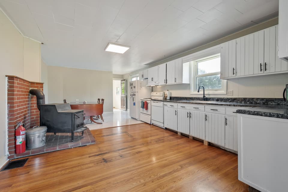 285 Dunlap Drive NE, photo 8 of 34