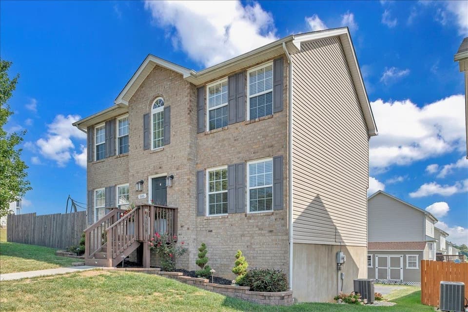 505 Keystone Drive, photo 2 of 40