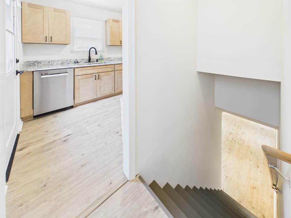 966 Magnolia Lane, photo 13 of 40