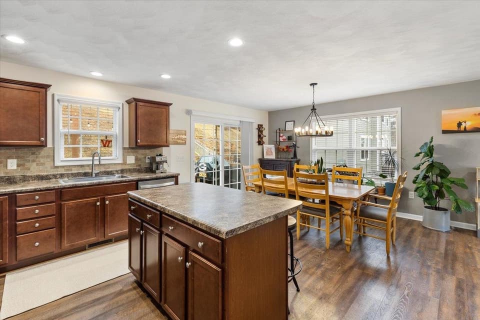 1041 St Clair Lane, photo 15 of 40