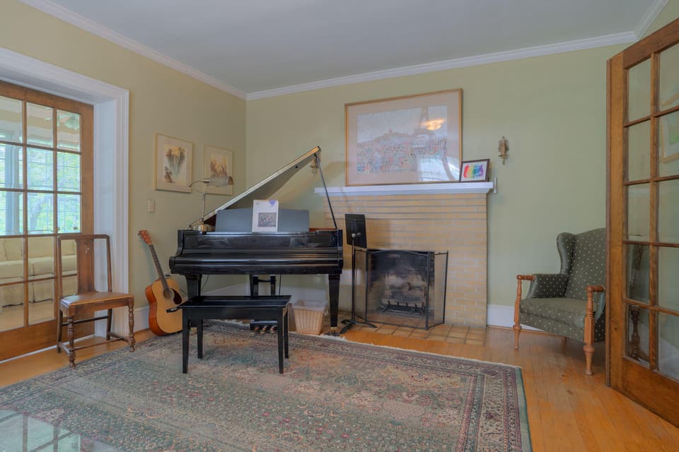 110 E Main Street, photo 13 of 37