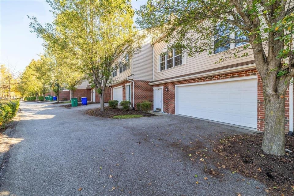 940 Oaktree Boulevard, photo 25 of 30