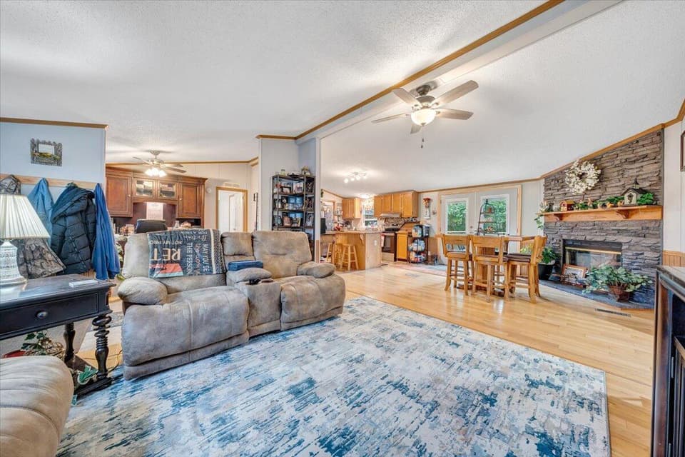 963 Magnolia Ln, photo 13 of 25