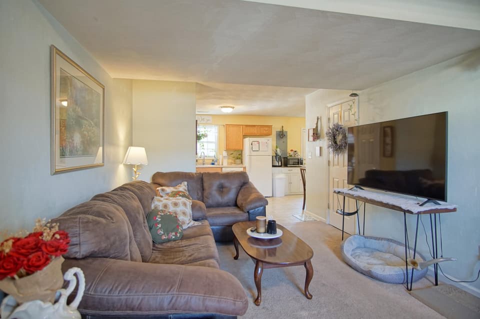 90 Salem Lane, photo 7 of 33