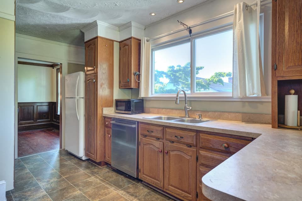 110 Lester Street, photo 19 of 40