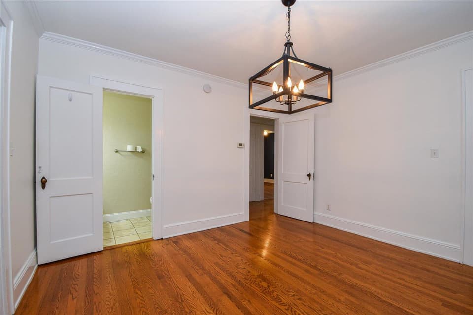 306 S Franklin St, photo 6 of 40