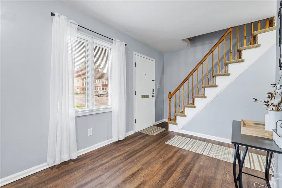229 Lester Place, photo 5 of 40