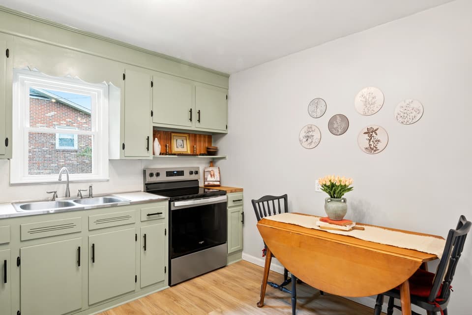 255 Fisher Street SE, photo 12 of 40