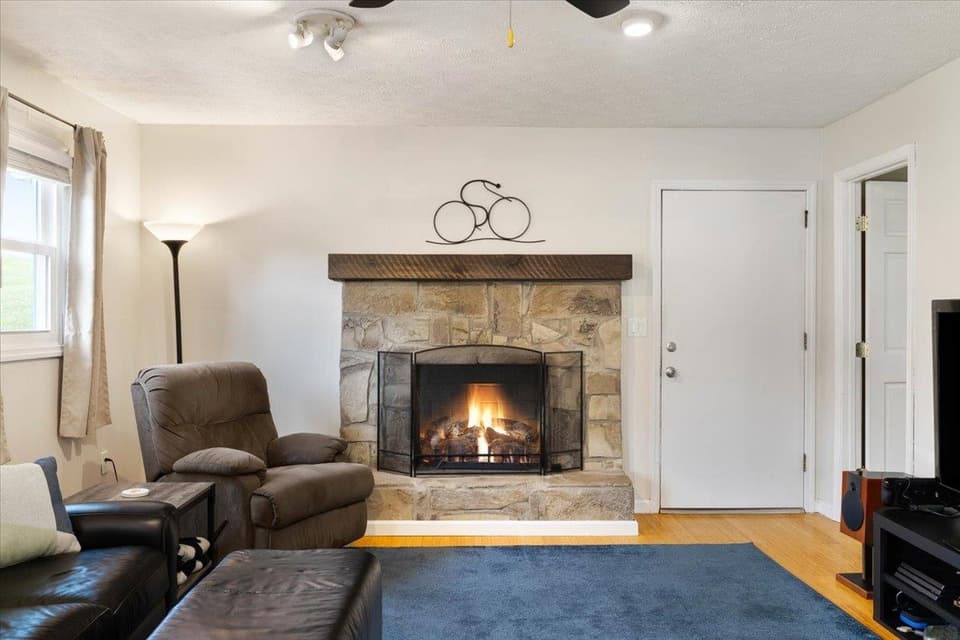 870 Cambria Street NW, photo 15 of 40