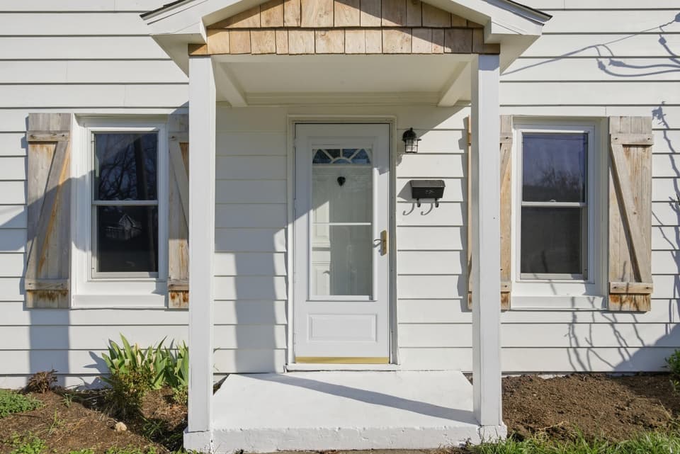 1050 Harless Street NE, photo 3 of 31