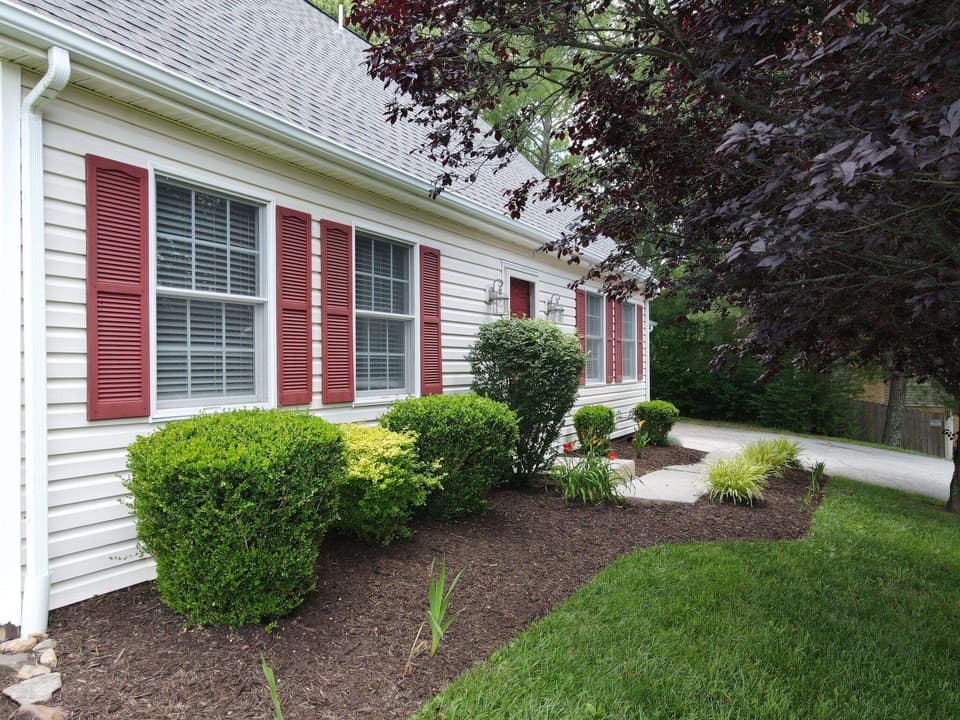 355 Overland Drive, photo 4 of 29