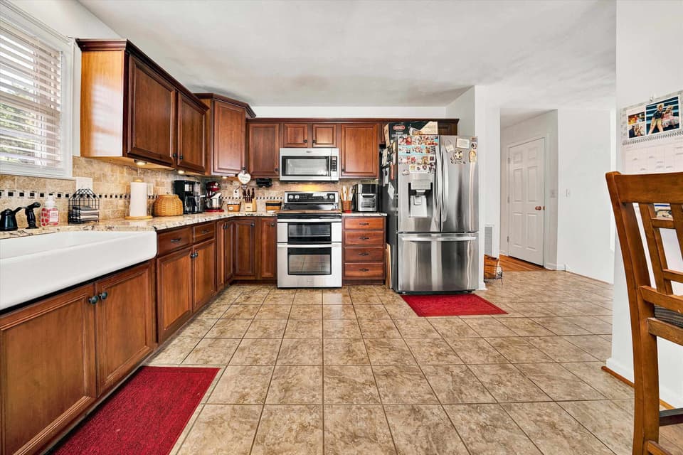540 Harkrader Street, photo 7 of 35