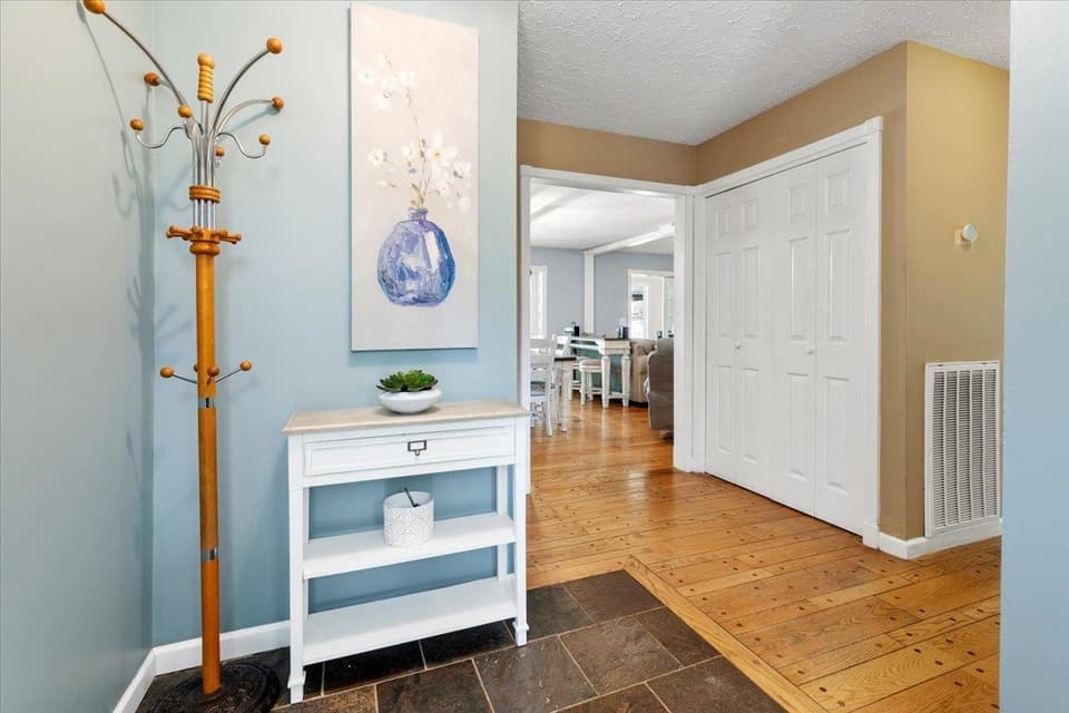 300 Tomahawk Drive, photo 9 of 40