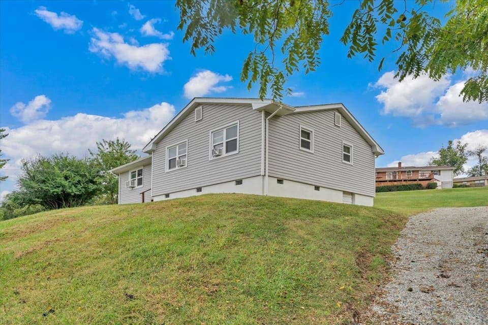 935 NE Depot Street NE, photo 25 of 26