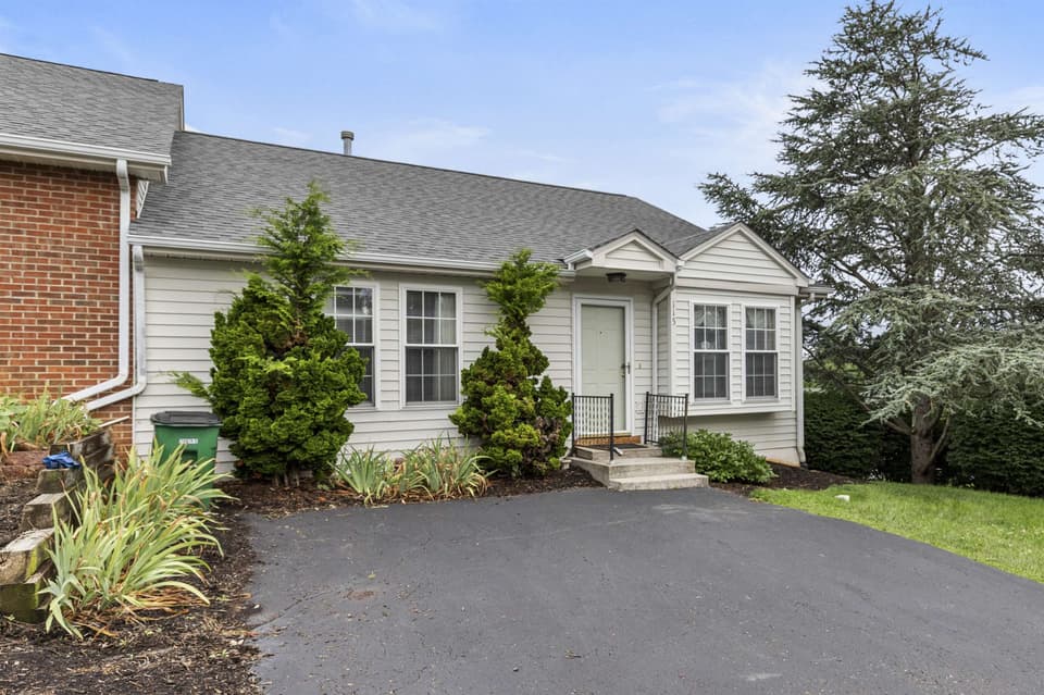 115 Darci Drive SE, photo 5 of 27