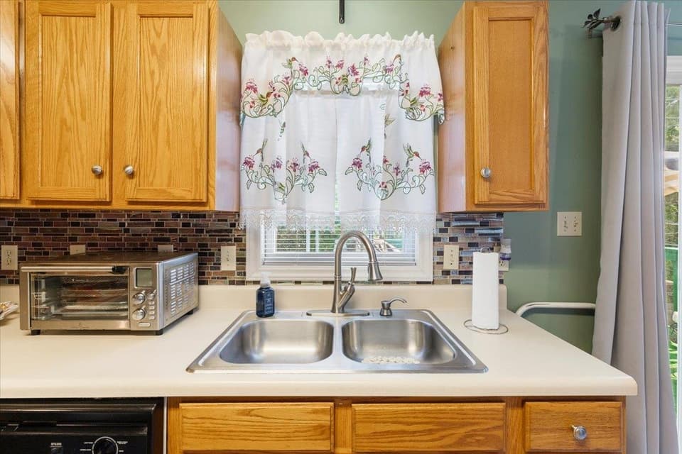 650 Warren Court, photo 19 of 40