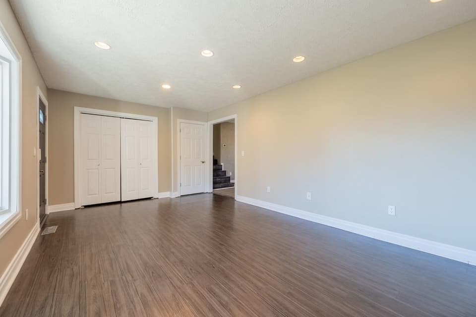 640 Lyle Lane, photo 13 of 40