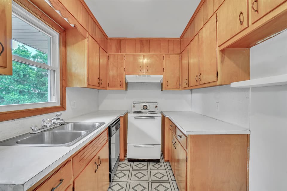 650 Betty Drive, photo 21 of 40