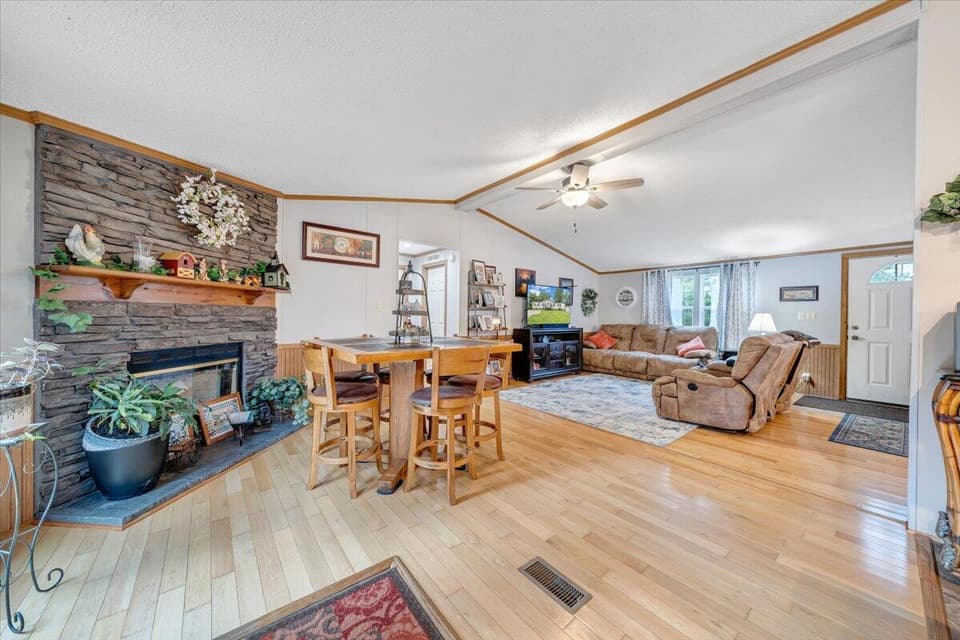 963 Magnolia Ln, photo 14 of 25