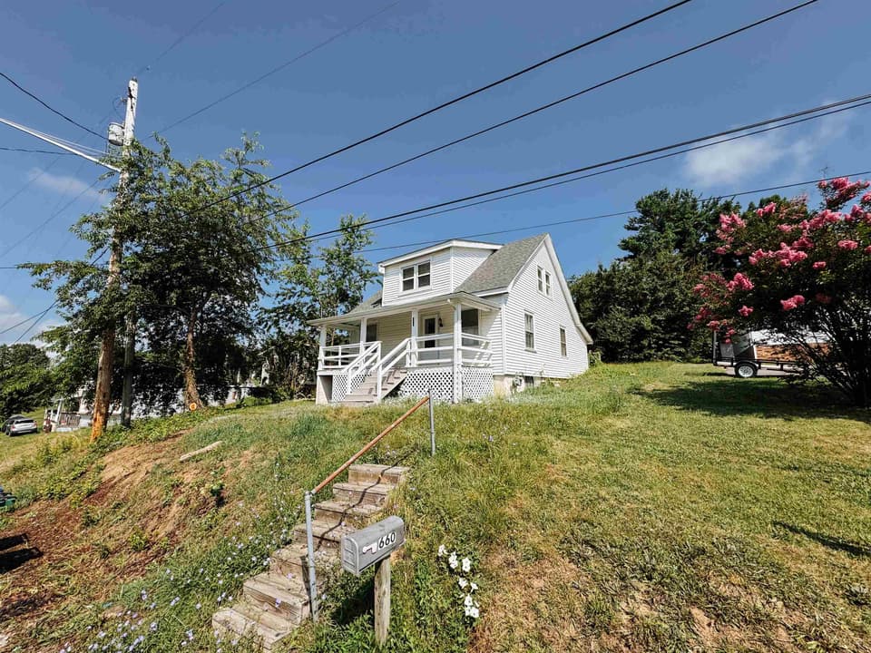 660 NE Liberty Street, photo 2 of 25