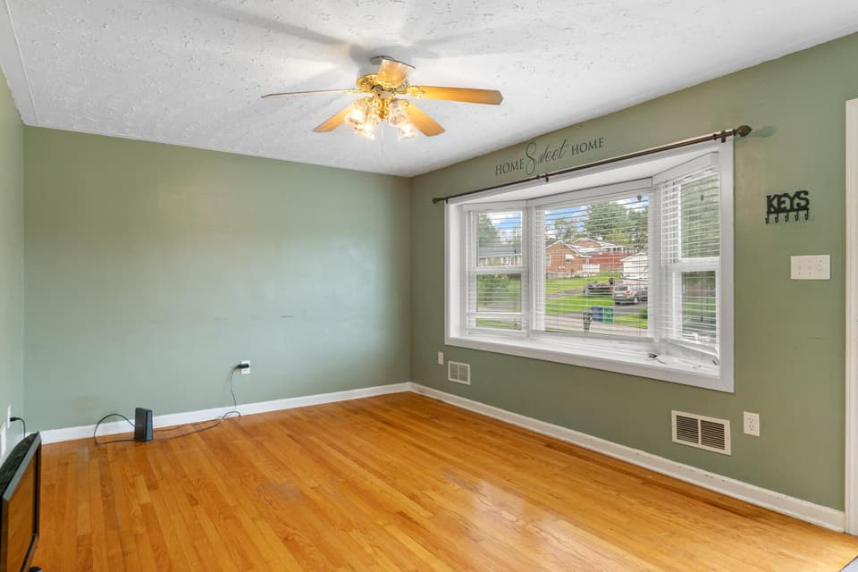 955 McHenry Avenue, photo 2 of 29