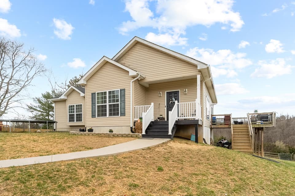 285 Easy Street, photo 2 of 40