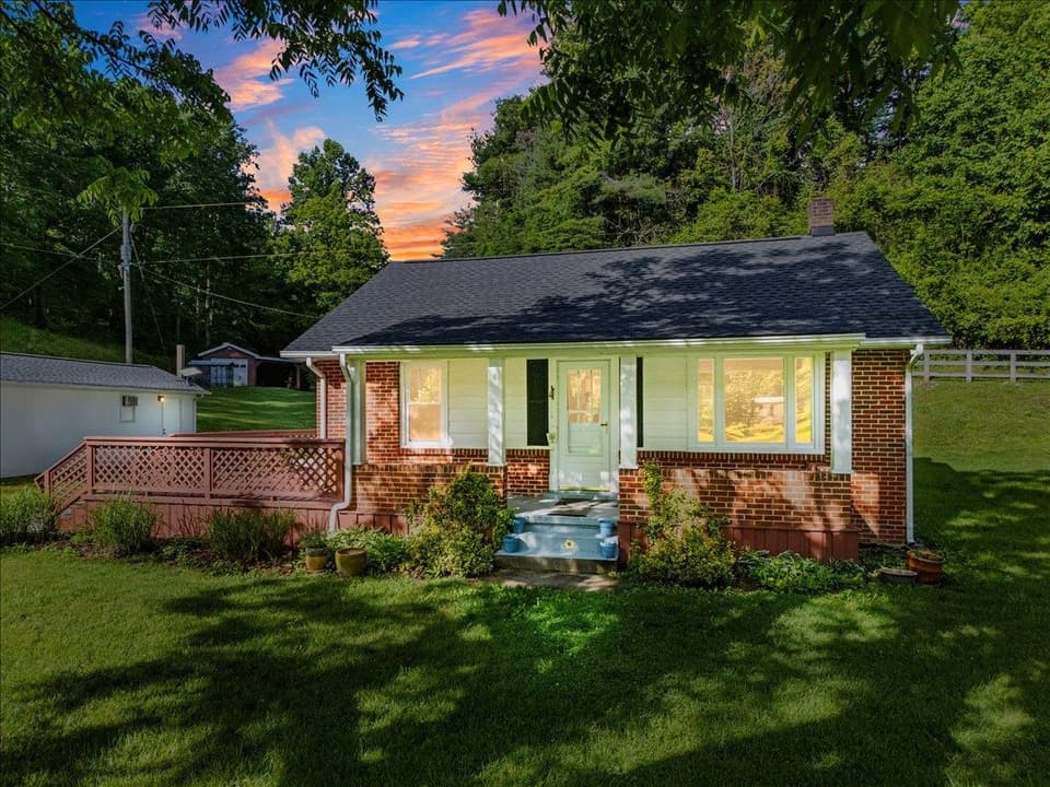 2537 Rosemary Road, photo 4 of 40