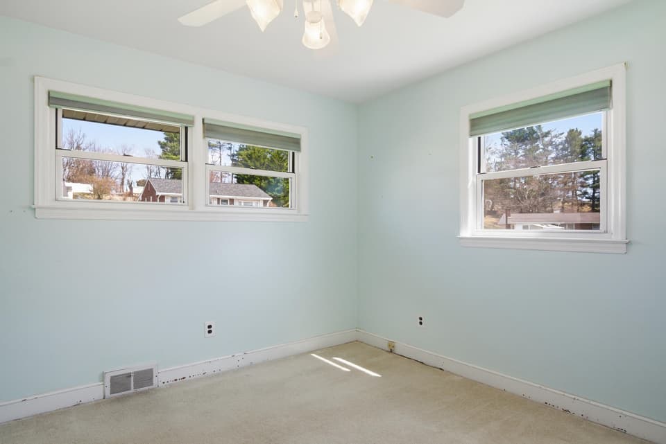205 Roundhill Drive, photo 31 of 40