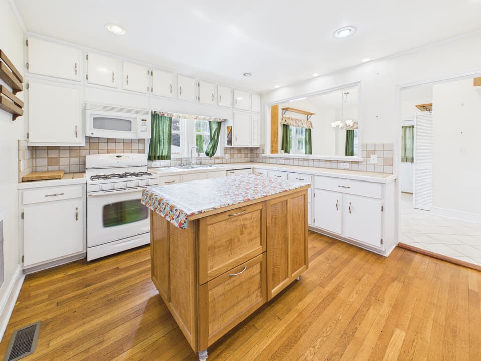 100 Alleghany Street SE, photo 21 of 40