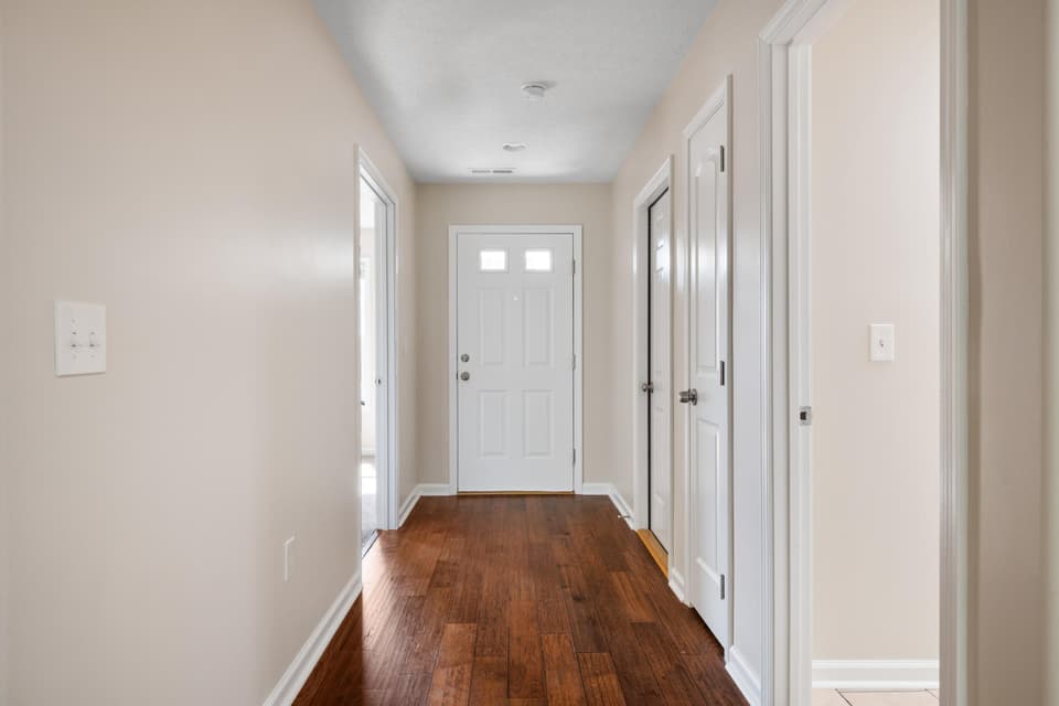 2030 Glade Drive, photo 3 of 32