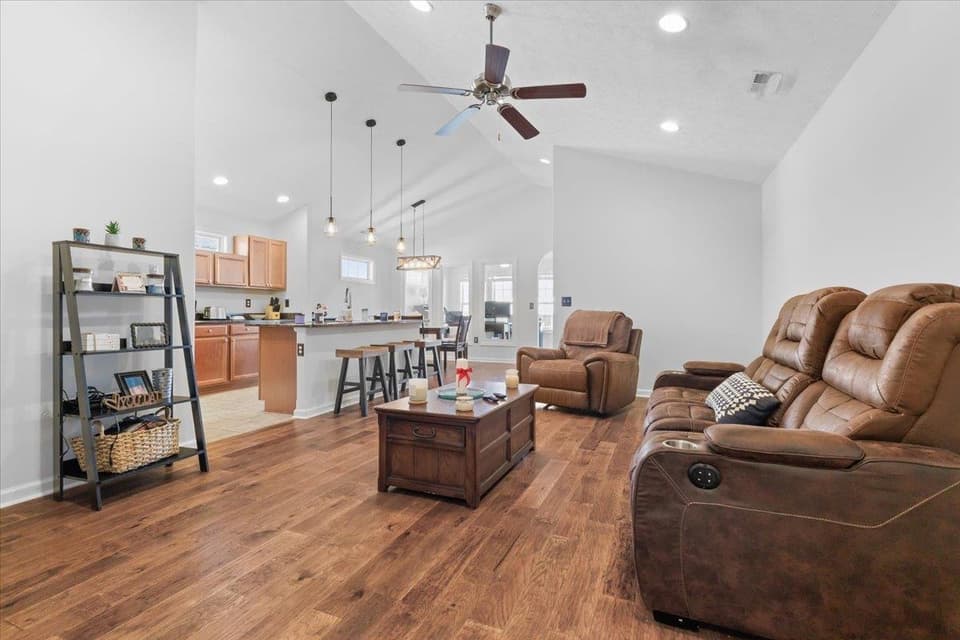 2150 Giles Drive, photo 12 of 37